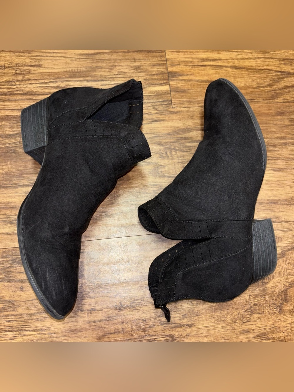 Arizona Booties Size 9